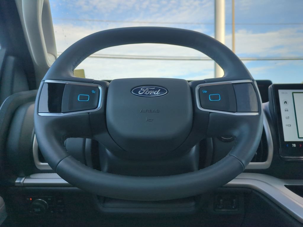 Certified 2025 Ford Expedition Active AWD/4WD image 15