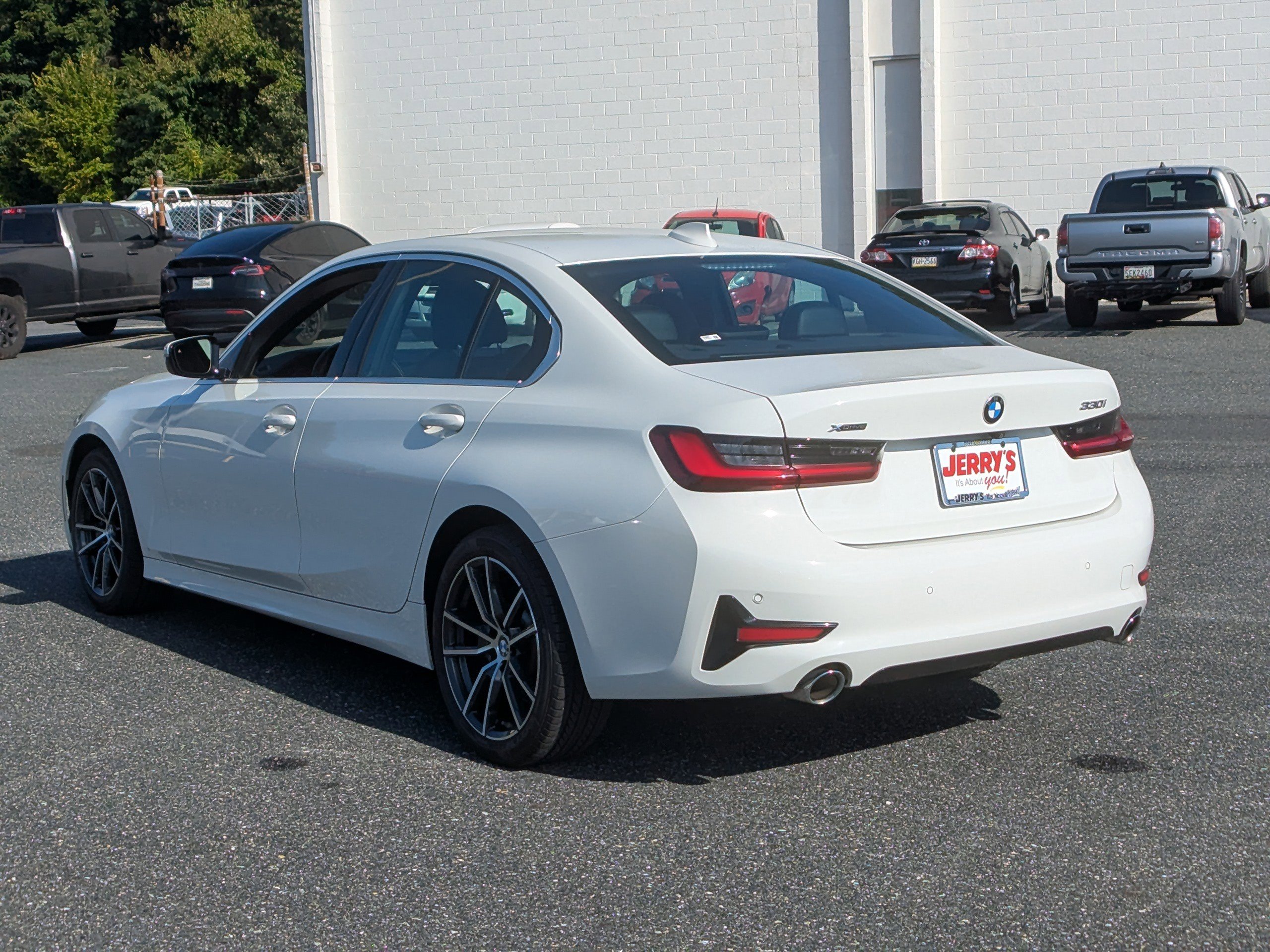 Used 2022 BMW 330i xDrive Sedan w/ Premium Package AWD/4WD image 6
