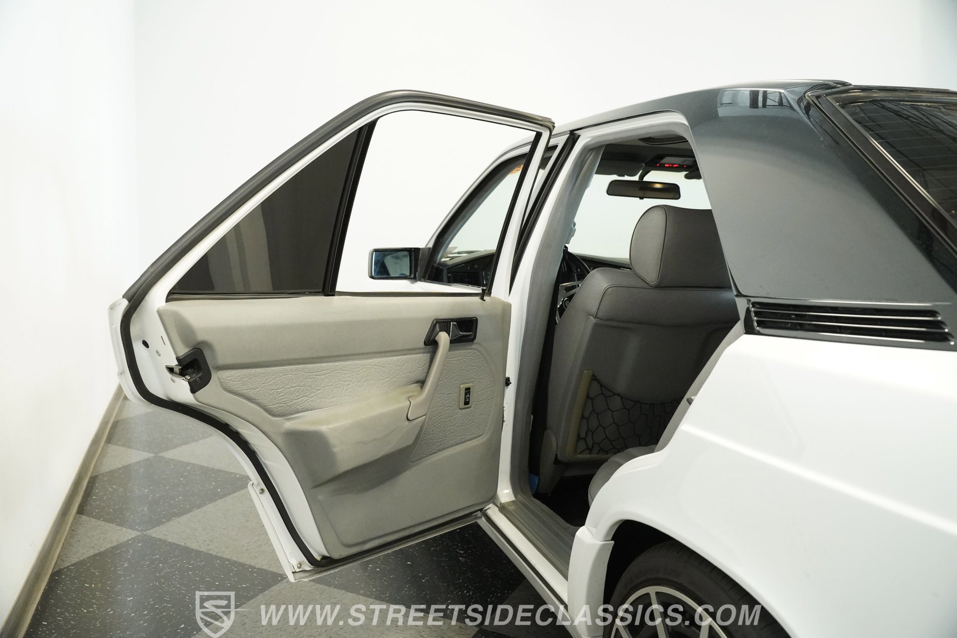 Used 1989 Mercedes-Benz 190 E 2.6 image 36