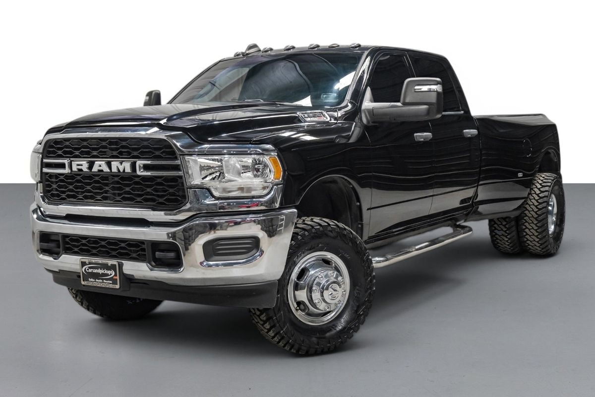 Used 2024 RAM 3500 Tradesman w/ Chrome Appearance Group AWD/4WD image 4
