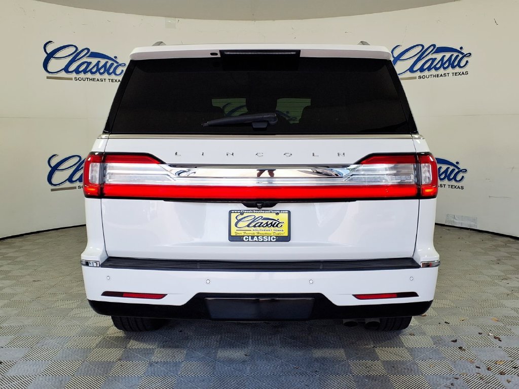Used 2021 Lincoln Navigator Reserve w/ Luxury Package RWD image 4