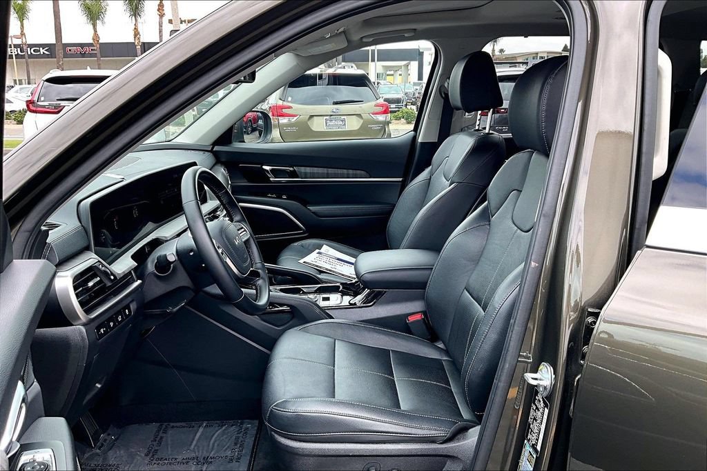 Used 2024 Kia Telluride EX w/ EX Captain's Chair Package FWD image 14