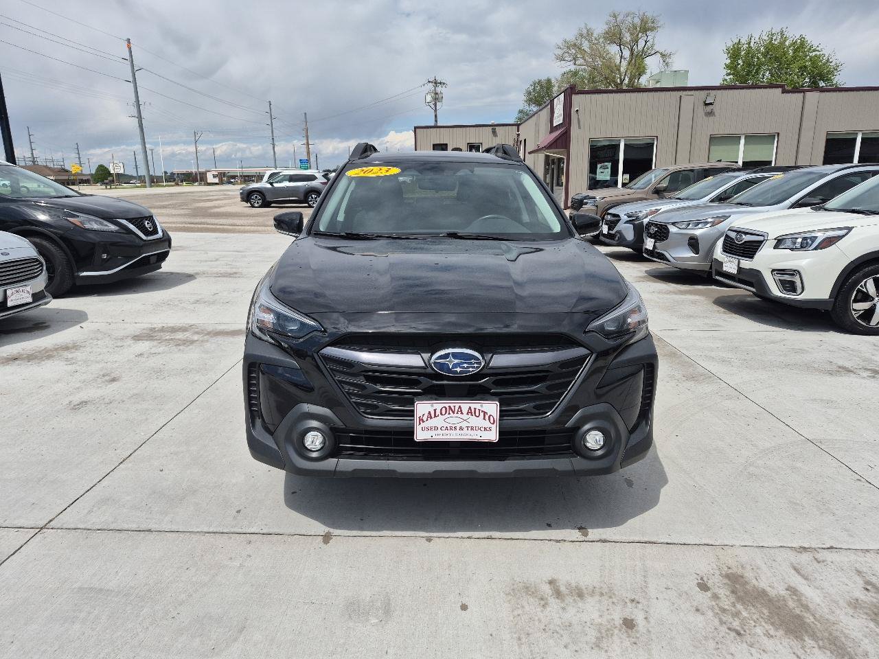 Used 2023 Subaru Outback Premium AWD/4WD image 3