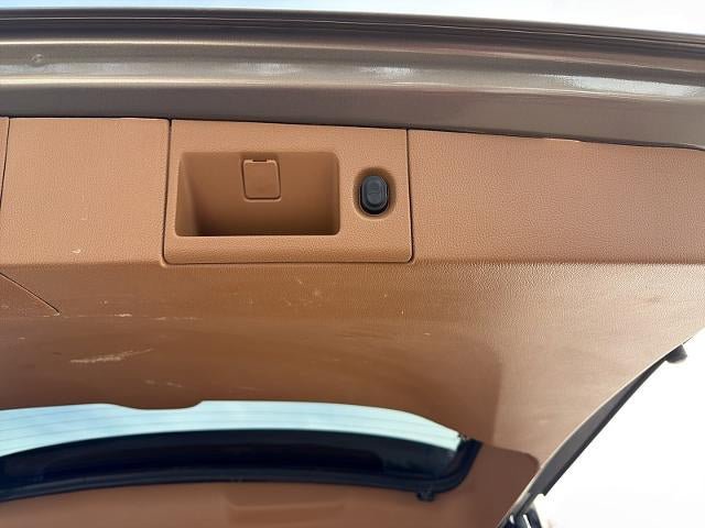 Used 2017 Cadillac Escalade ESV Platinum image 13