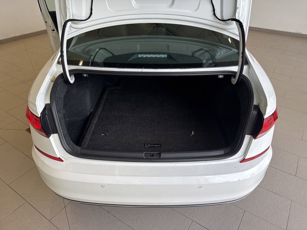 Used 2020 Volkswagen Passat 2.0T SEL image 18