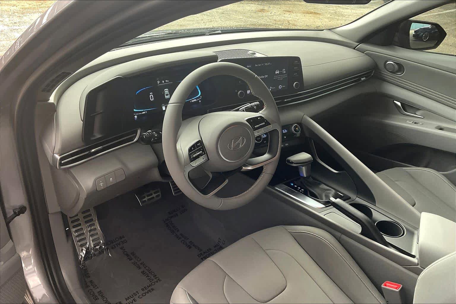 Certified 2025 Hyundai Elantra Sport image 18