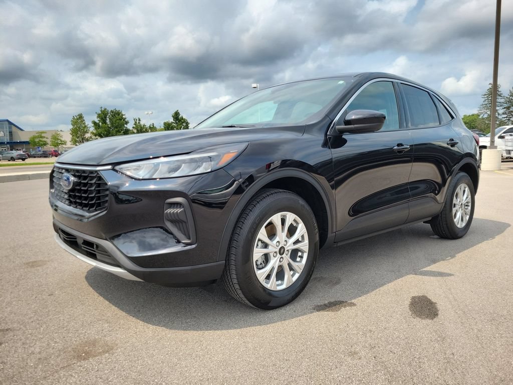 Used 2023 Ford Escape Active w/ Tech Pack #2 AWD/4WD image 2