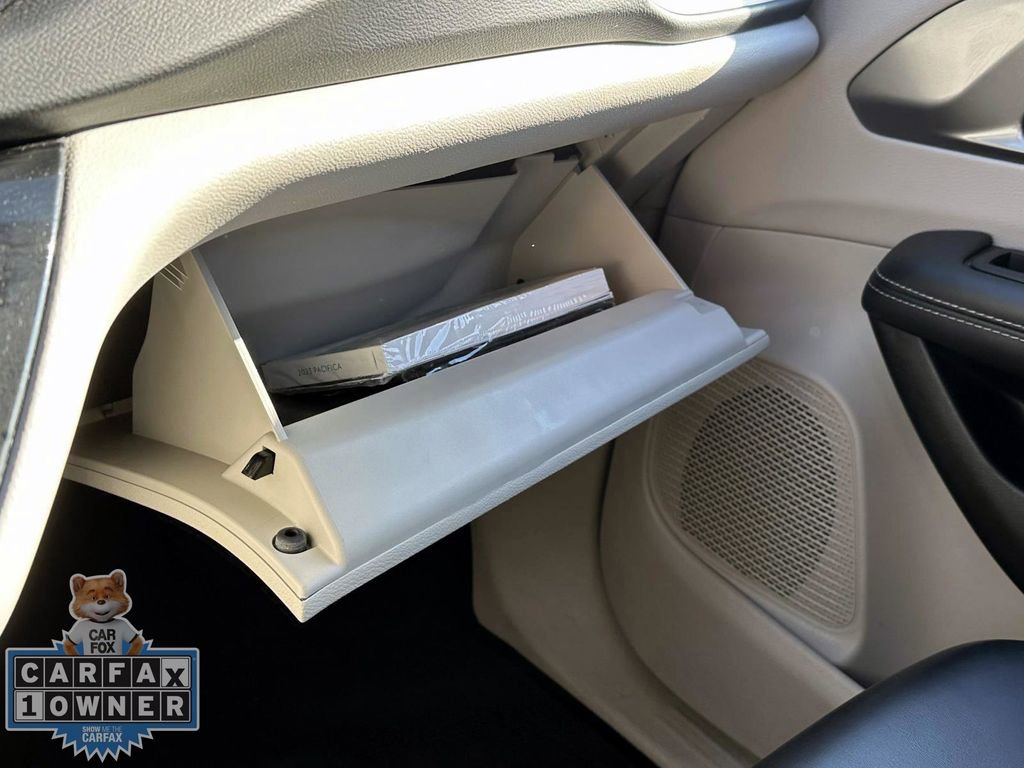 Used 2023 Chrysler Pacifica Touring-L image 36