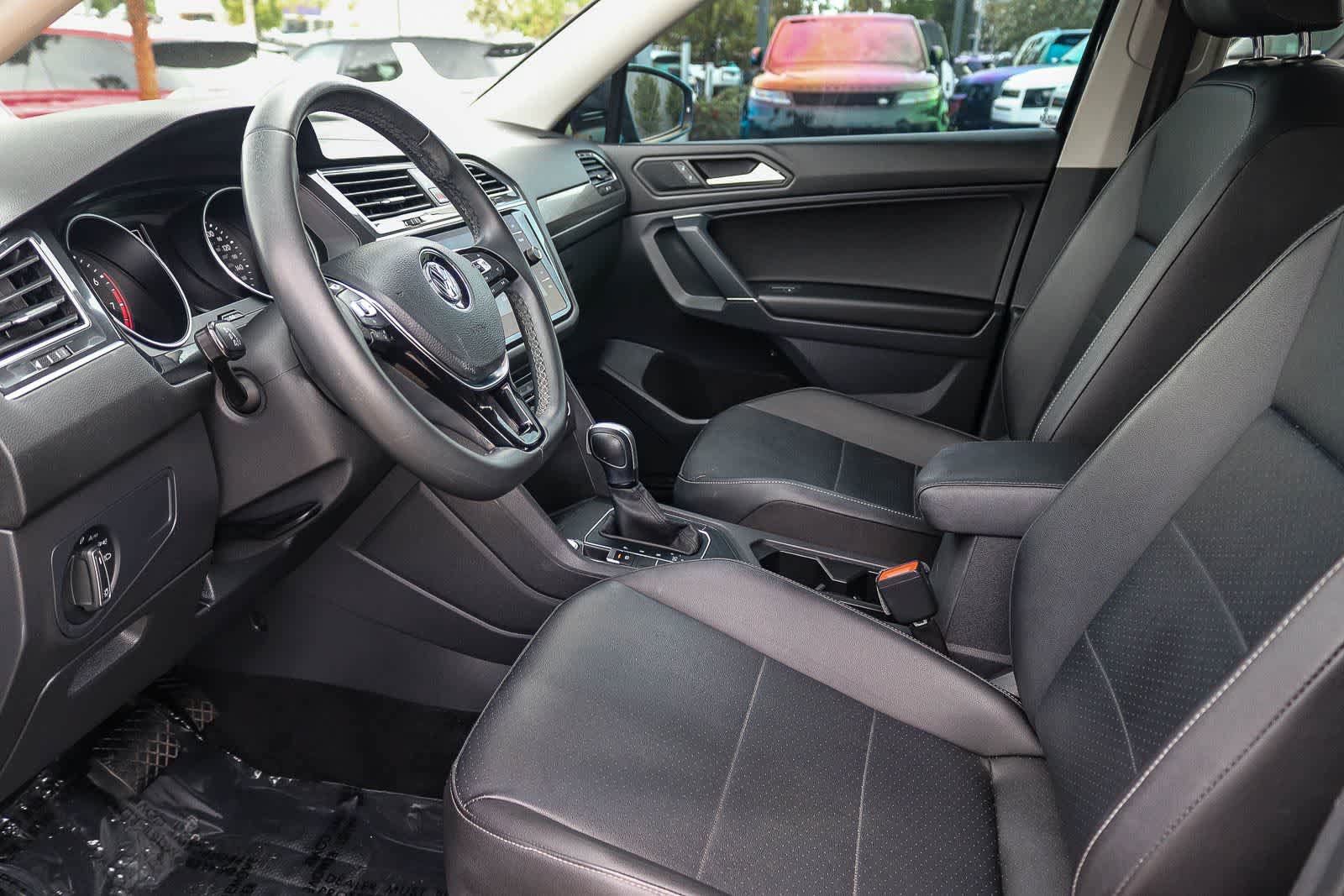 Used 2020 Volkswagen Tiguan SE FWD image 17
