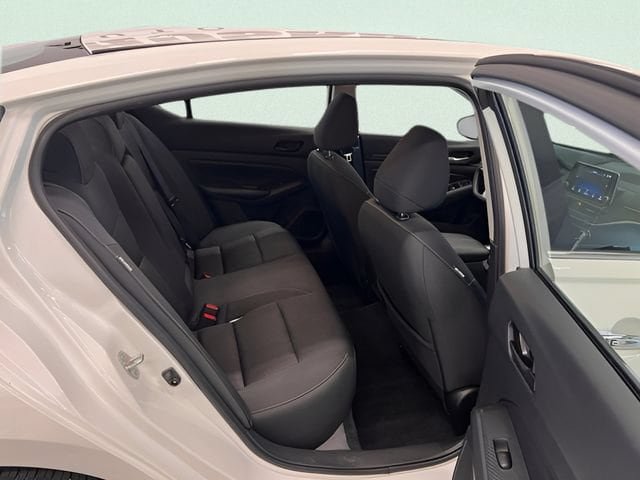 Used 2025 Nissan Altima 2.5 SV FWD image 7