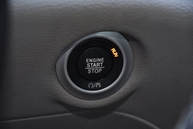 Used 2023 Chrysler Pacifica Limited FWD image 18