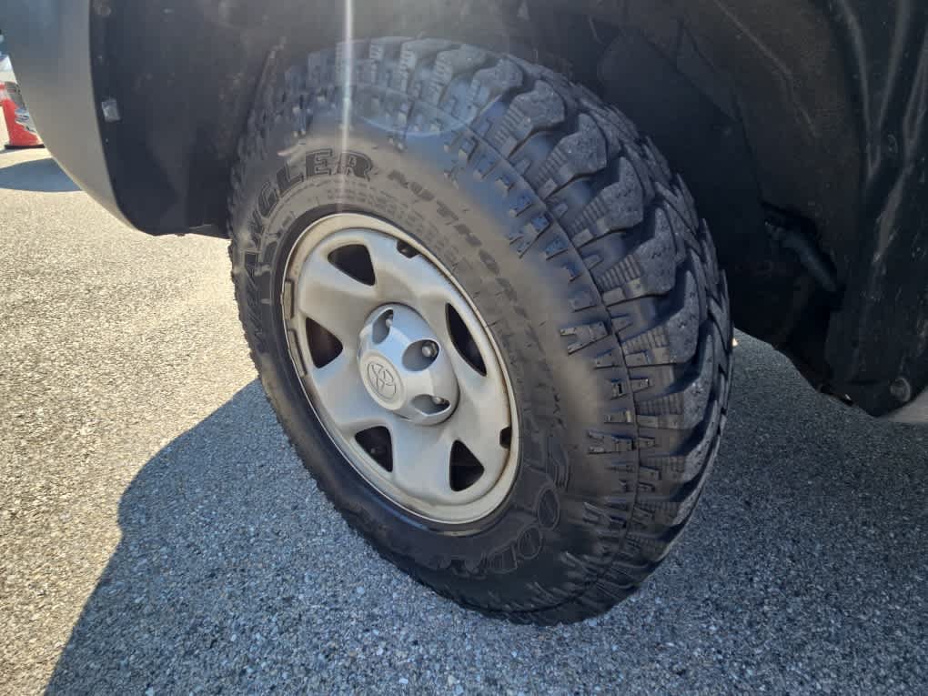Used 2017 Toyota Tacoma SR RWD image 7