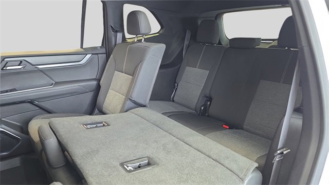 Used 2025 GMC Acadia Elevation image 16