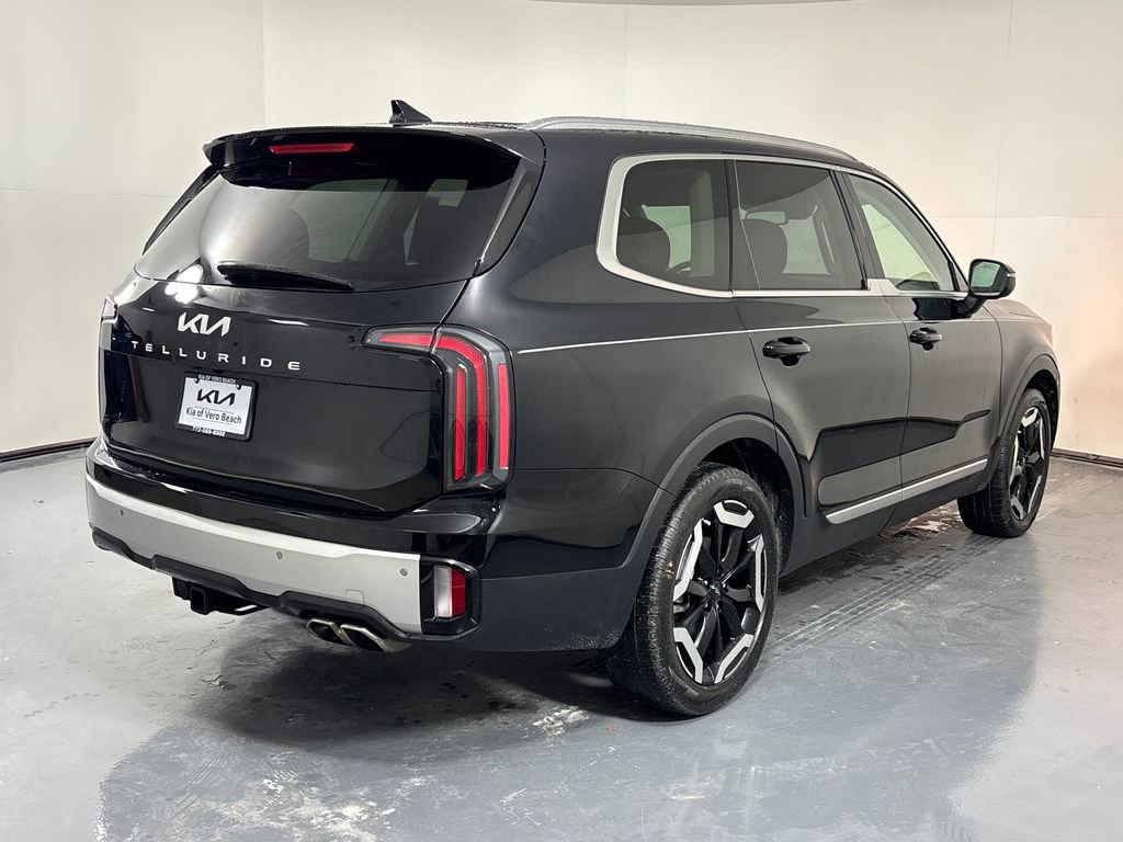 Used 2024 Kia Telluride EX w/ EX Captain's Chair Package image 6