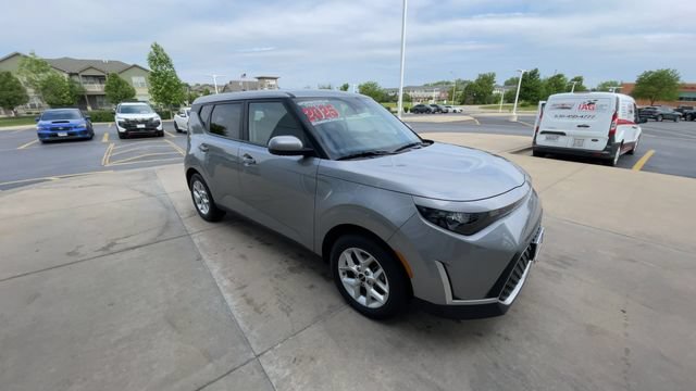 Used 2025 Kia Soul LX w/ LX Technology Package FWD image 4