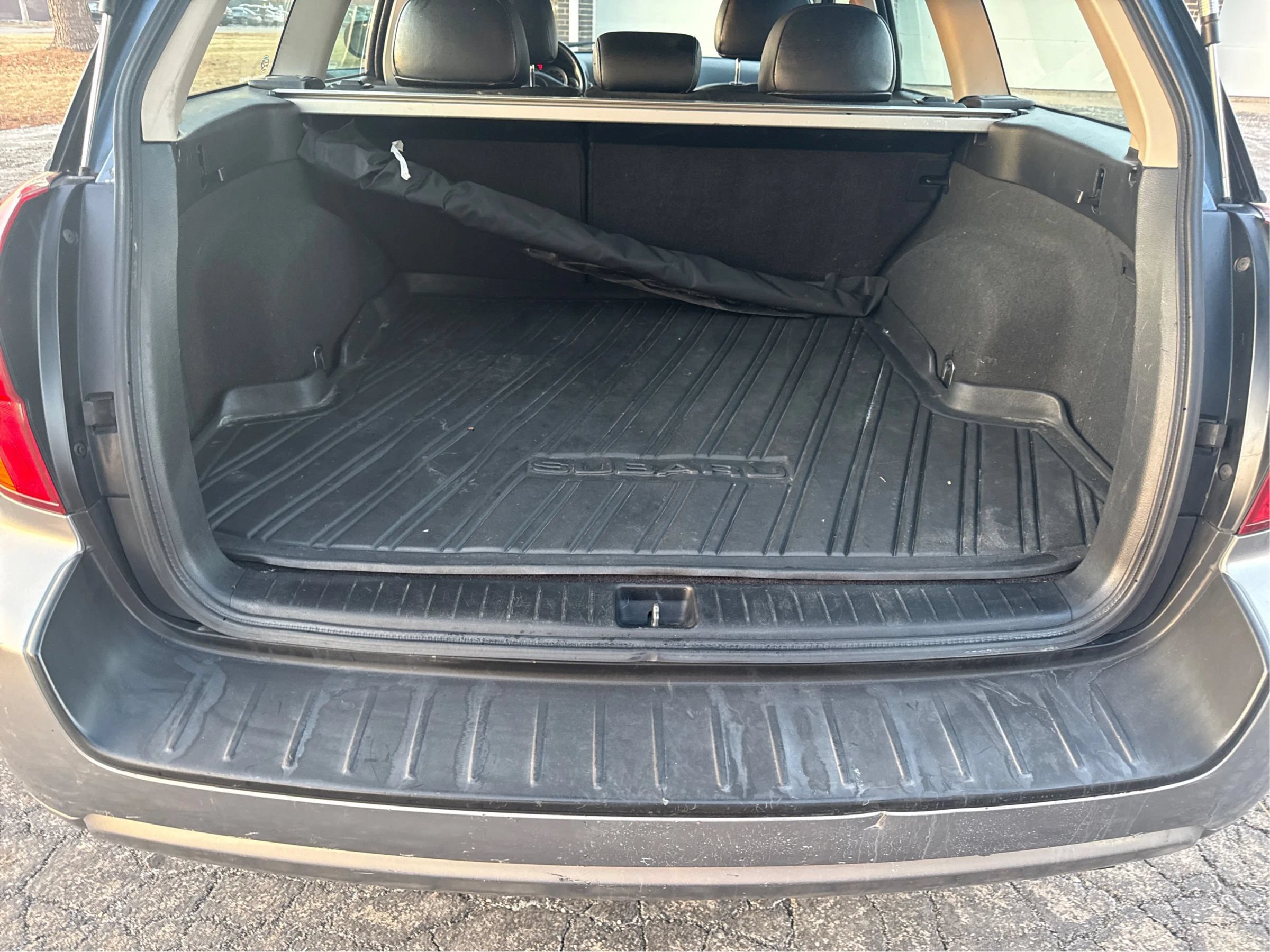 Used 2005 Subaru Outback 2.5i Limited AWD/4WD image 15