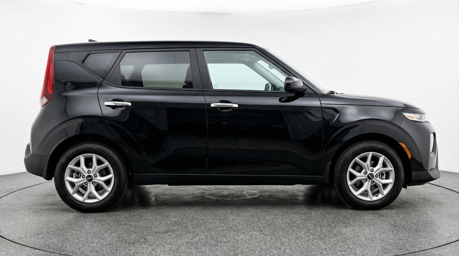 Used 2025 Kia Soul LX w/ LX Technology Package FWD image 11