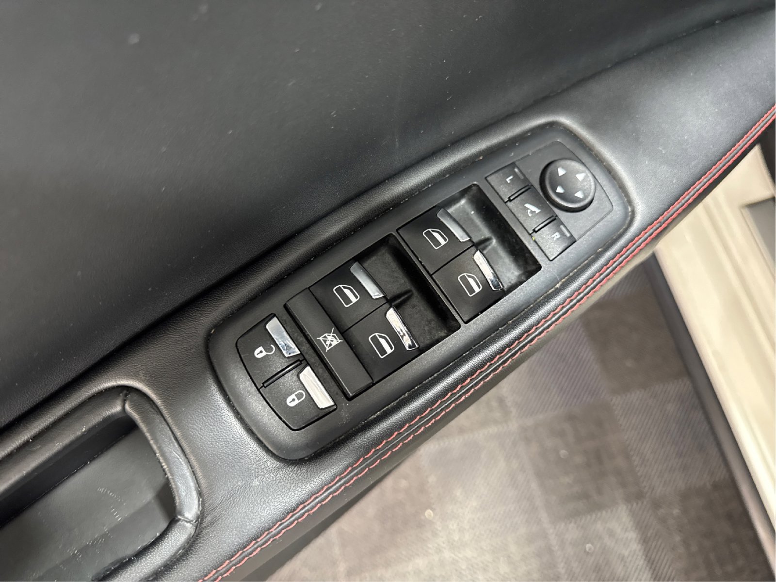 Used 2018 Maserati Ghibli S RWD image 33