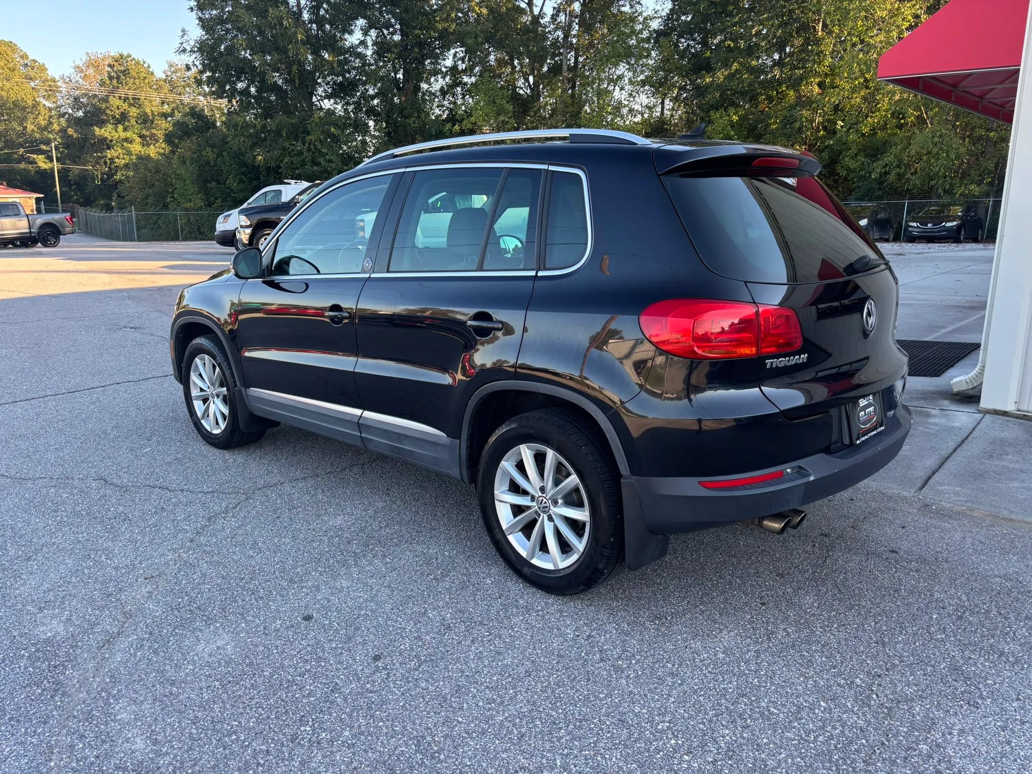 Used 2017 Volkswagen Tiguan Wolfsburg Edition AWD/4WD image 7
