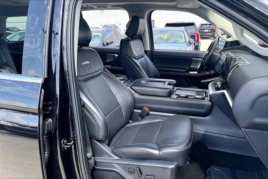 Used 2025 Ford Expedition Platinum AWD/4WD image 9