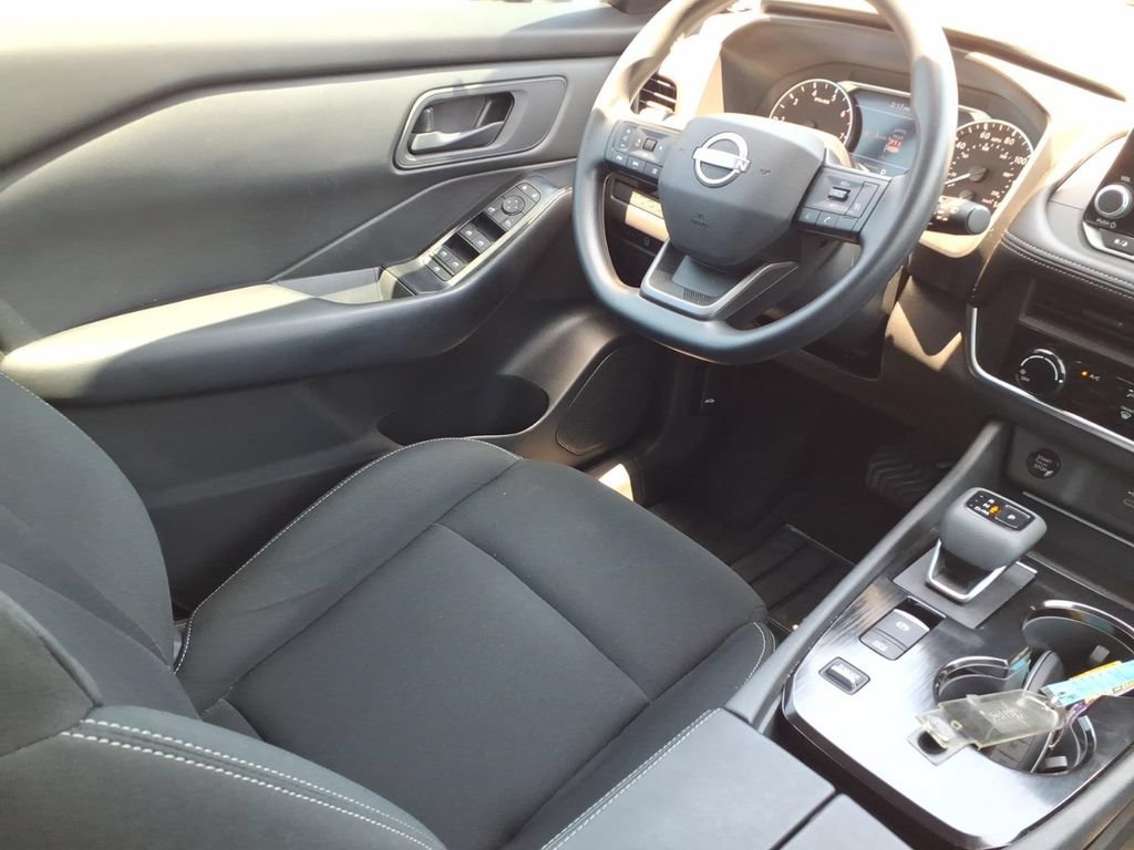 Used 2025 Nissan Rogue S FWD image 9