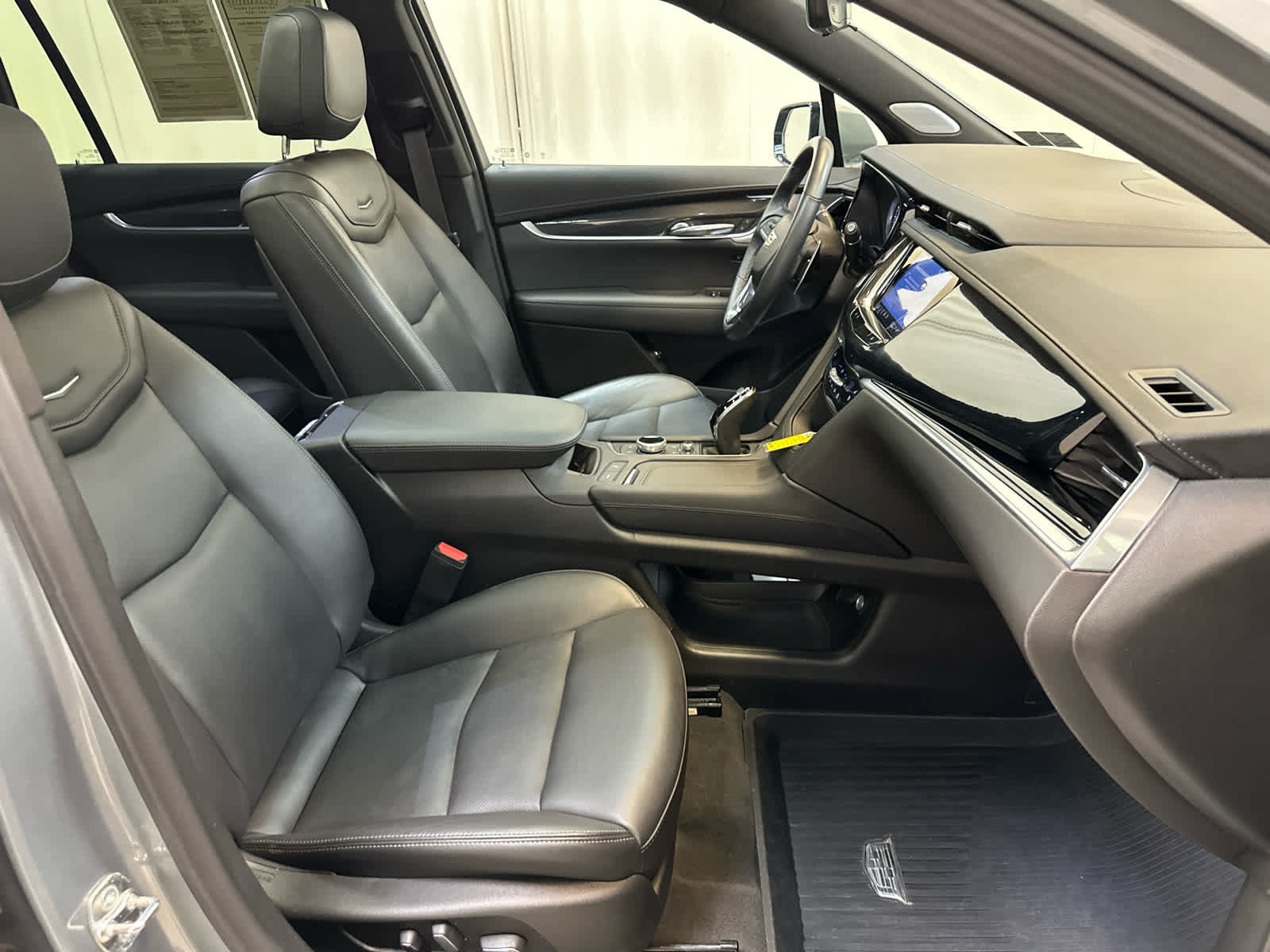 Used 2024 Cadillac XT6 Sport w/ Technology Package AWD/4WD image 15