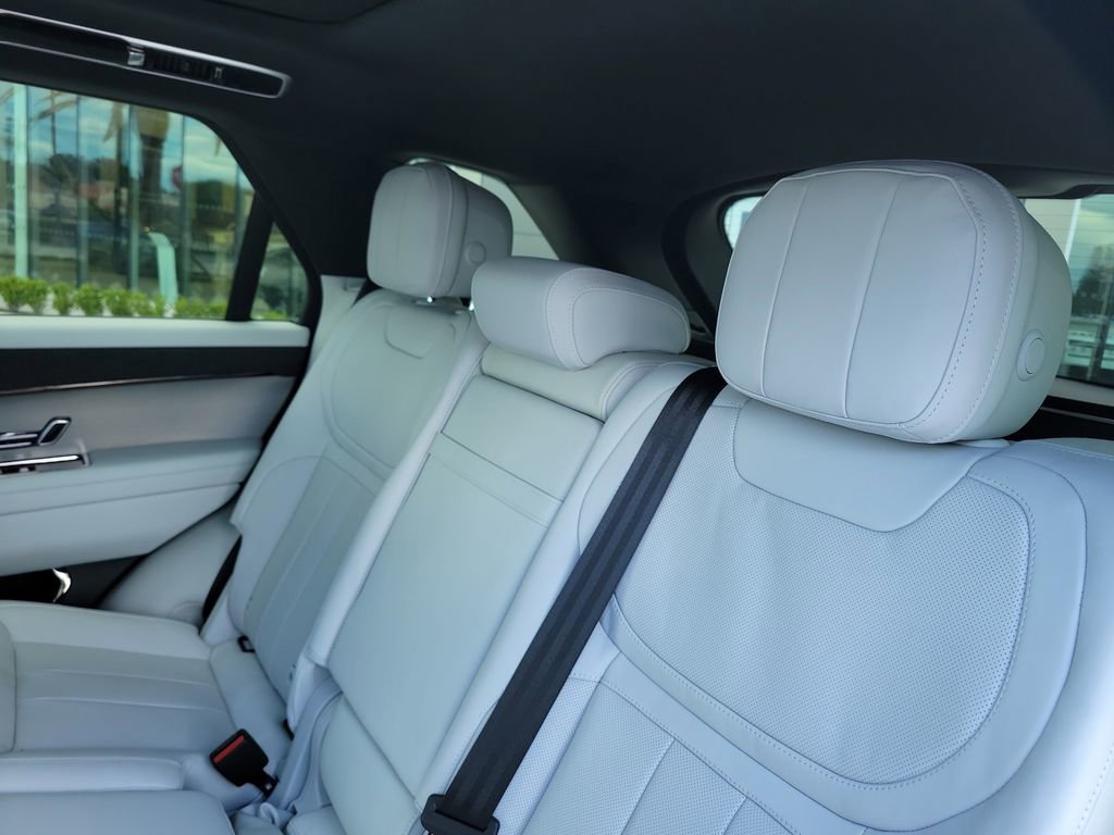 Used 2025 Land Rover Range Rover Sport SE AWD/4WD image 15