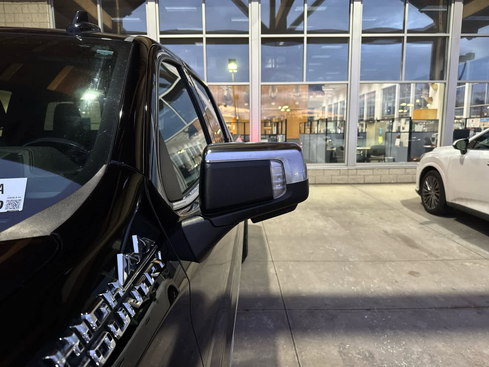 Certified 2023 Chevrolet Silverado 1500 High Country w/ Technology Package image 9