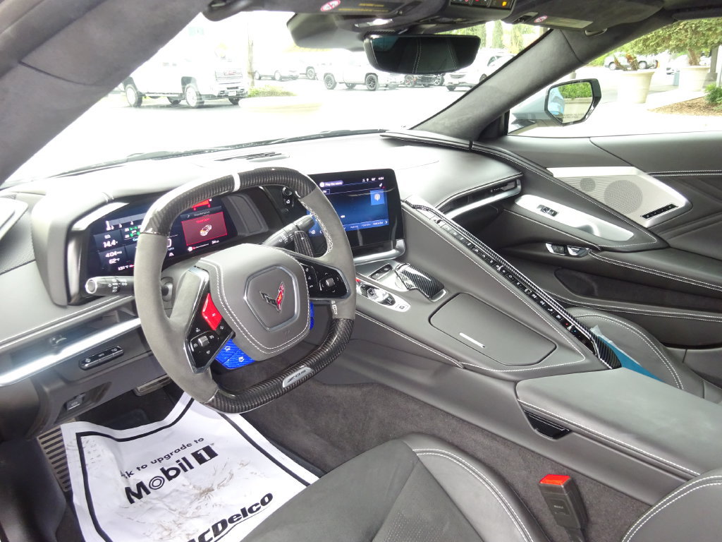 Used 2025 Chevrolet Corvette Z06 RWD image 12