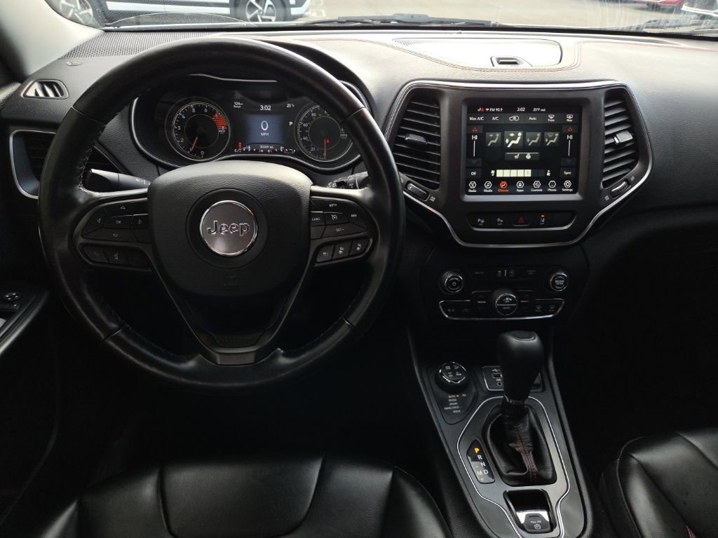 Used 2020 Jeep Cherokee Trailhawk w/ Technology Group image 32