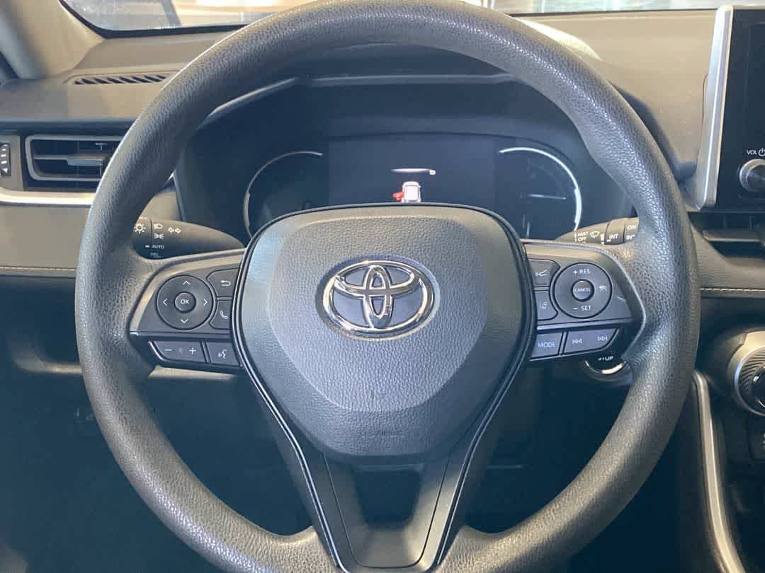 Used 2025 Toyota RAV4 XLE AWD/4WD image 17