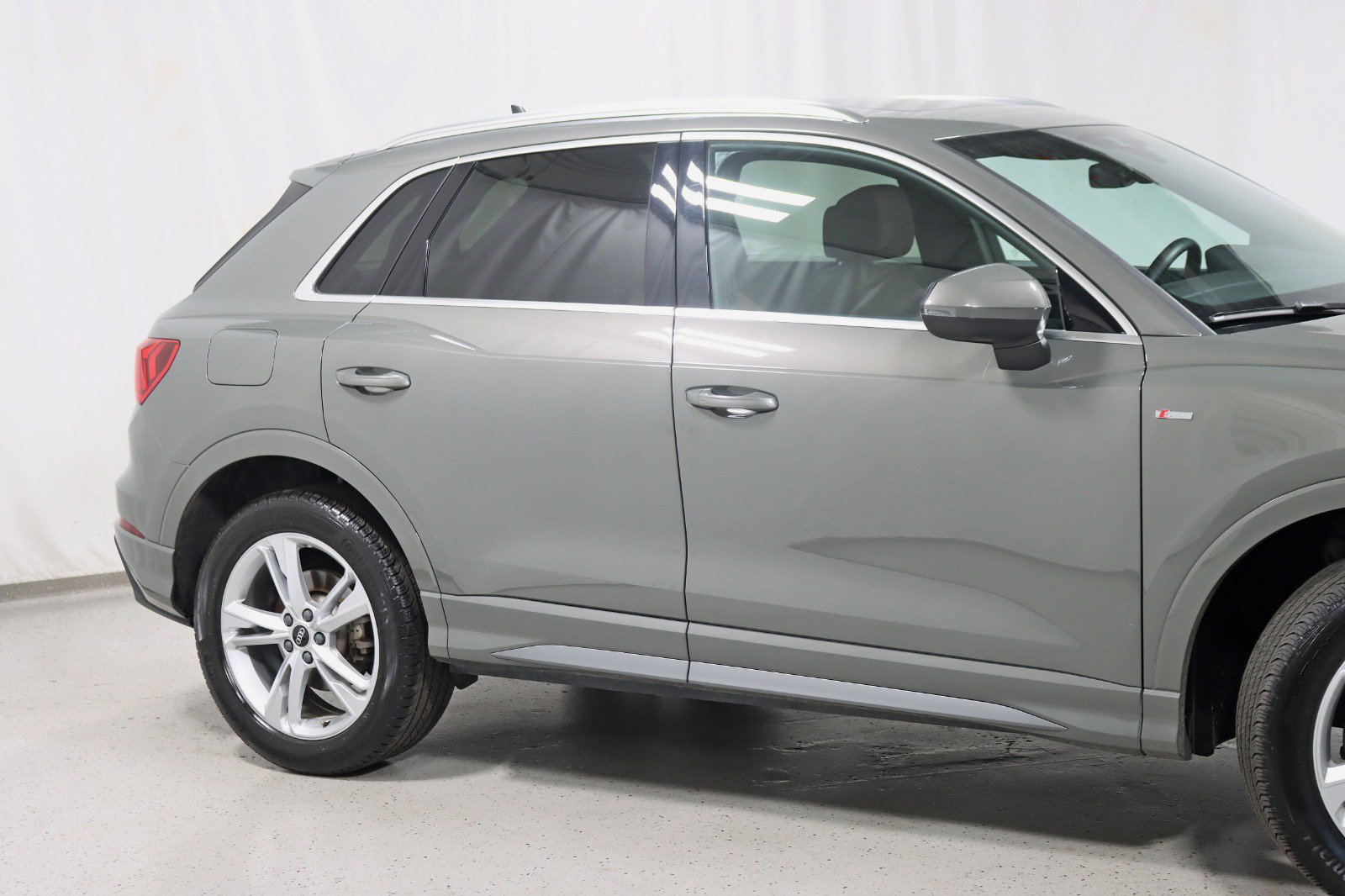 Used 2023 Audi Q3 2.0T Premium Plus AWD/4WD image 3