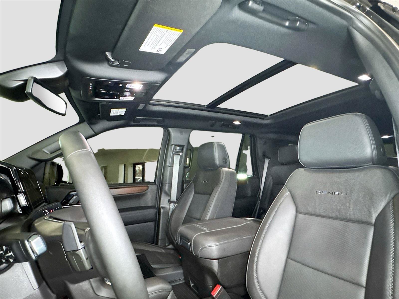 Used 2026 GMC Yukon Denali w/ Sun & Power Step Package AWD/4WD image 15