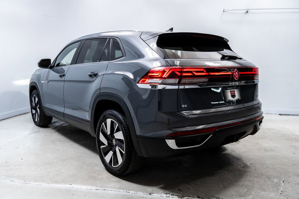 Used 2025 Volkswagen Atlas Cross Sport SE AWD/4WD image 3