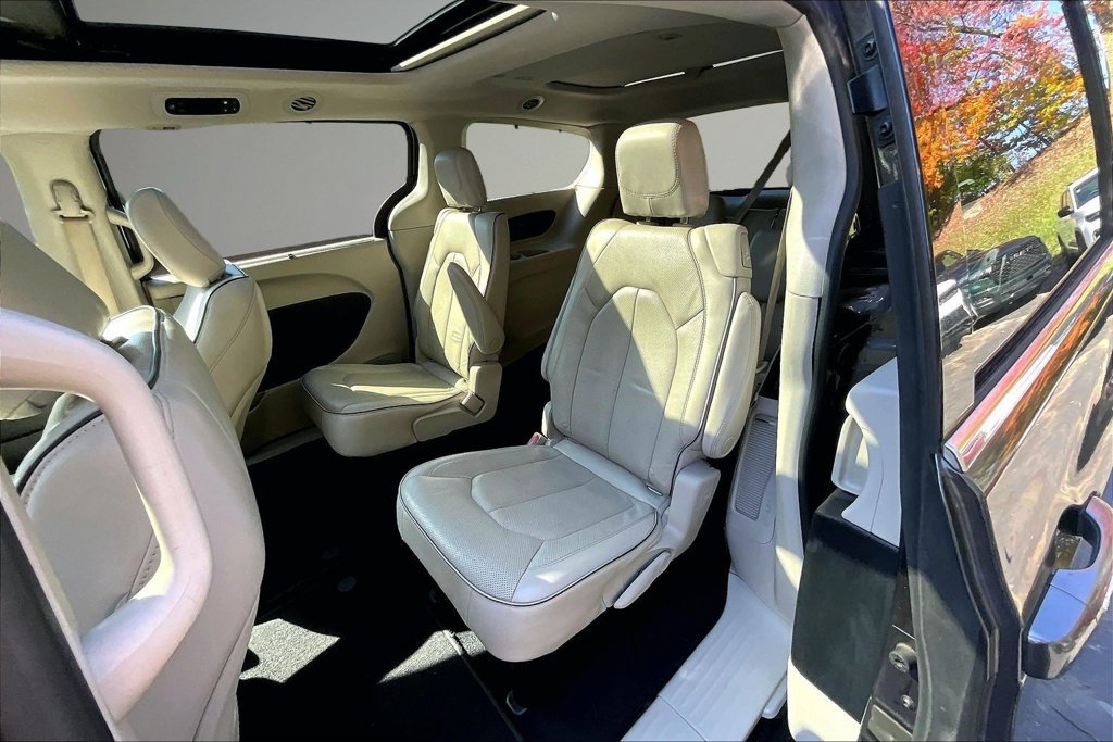 Used 2021 Chrysler Pacifica Limited w/ Premium & Safety Sphere Group AWD/4WD image 22