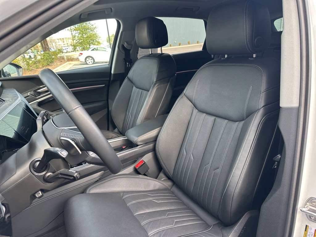 Used 2024 Audi Q8 e-tron Prestige image 12