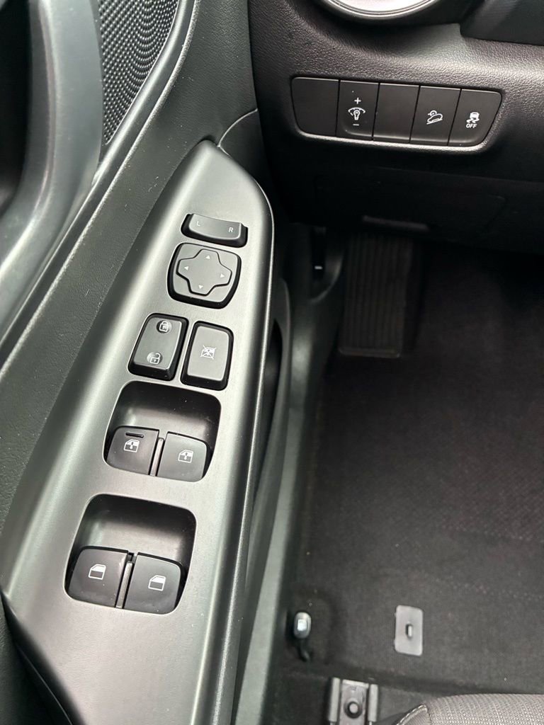 Used 2023 Hyundai Kona SEL image 25