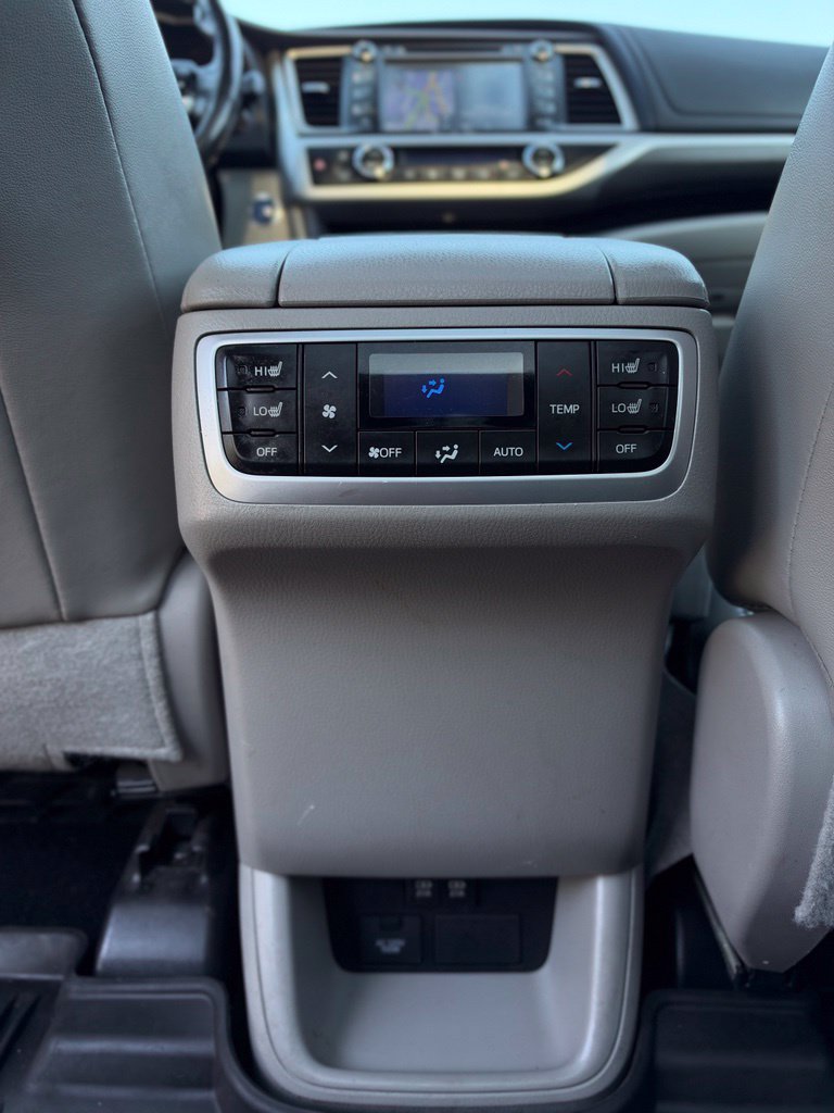 Used 2017 Toyota Highlander Limited Platinum AWD/4WD image 33