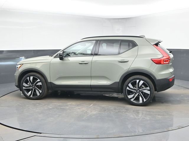 Used 2023 Volvo XC40 B5 Plus w/ Driver Assist Package image 5