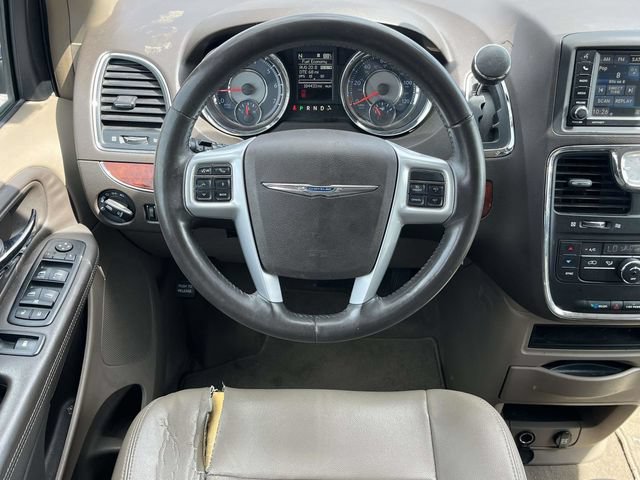 Used 2014 Chrysler Town & Country Touring FWD image 17