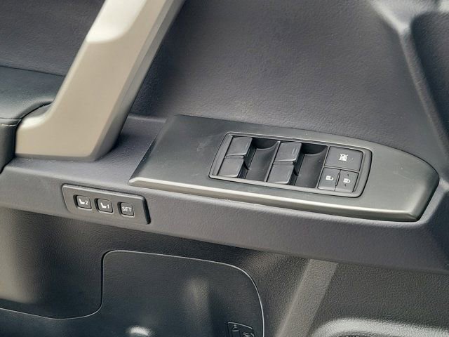 Used 2023 Lexus GX 460 Luxury w/ Accessory Package image 20