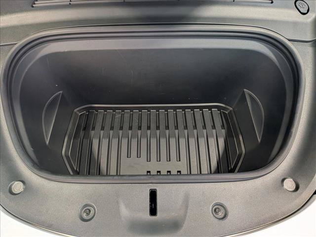 Used 2021 Tesla Model Y Long Range AWD/4WD image 23