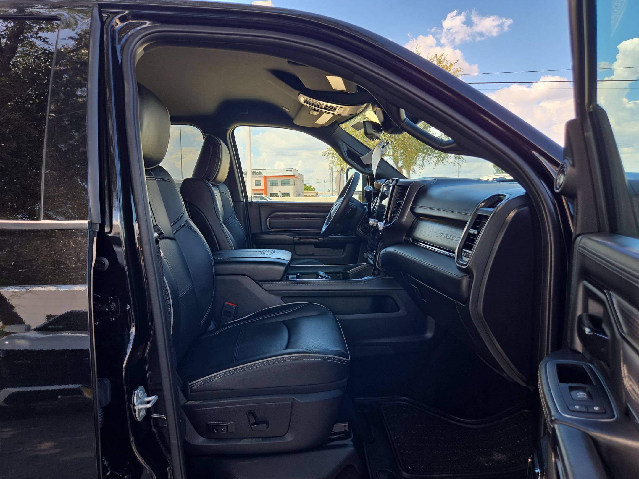 Used 2024 RAM 2500 Limited AWD/4WD image 24