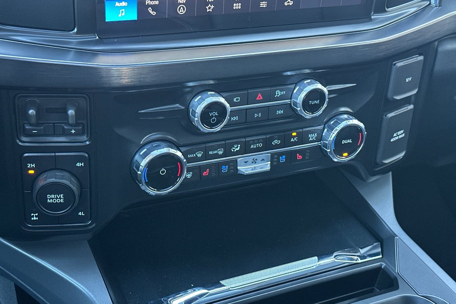 New 2026 Ford F250 Lariat w/ Black Appearance Package image 20