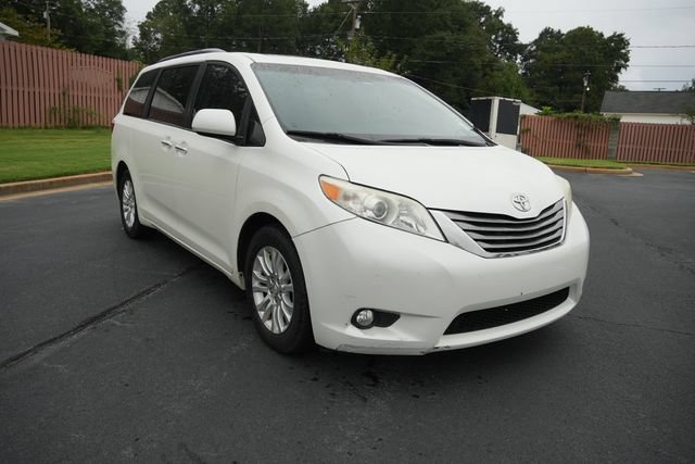 Used 2015 Toyota Sienna XLE w/ XLE Navigation Package FWD image 1