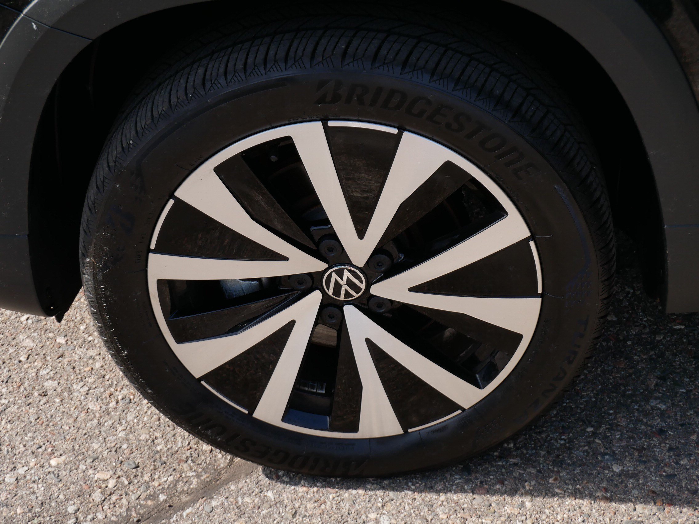 Certified 2023 Volkswagen Taos SE w/ Panoramic Sunroof Package AWD/4WD image 15