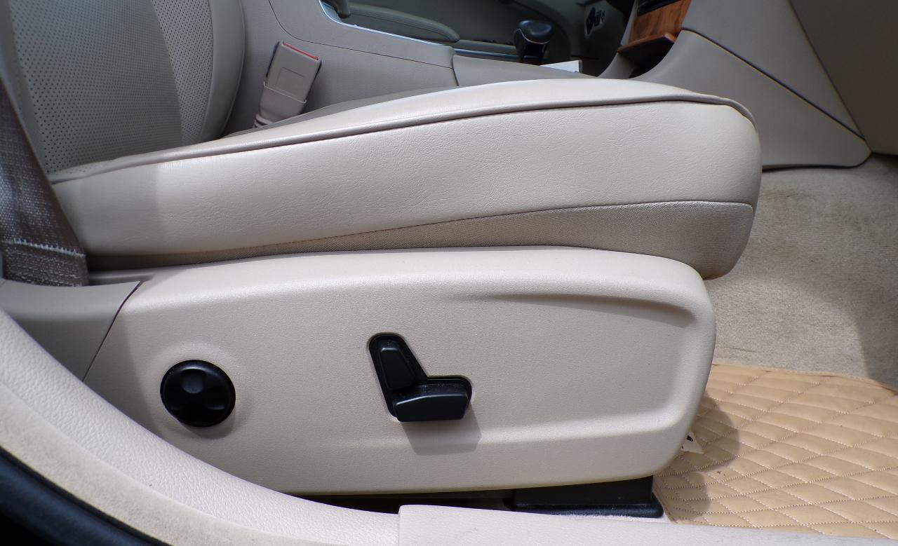 Used 2013 Chrysler 300 C w/ Beats Audio Group RWD image 23