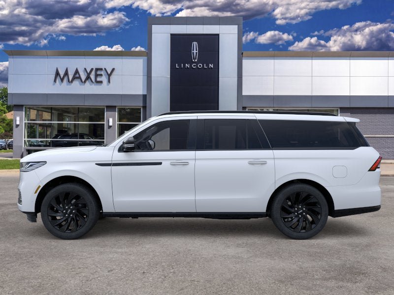 New 2026 Lincoln Navigator L Reserve w/ Jet Appearance Package AWD/4WD image 3