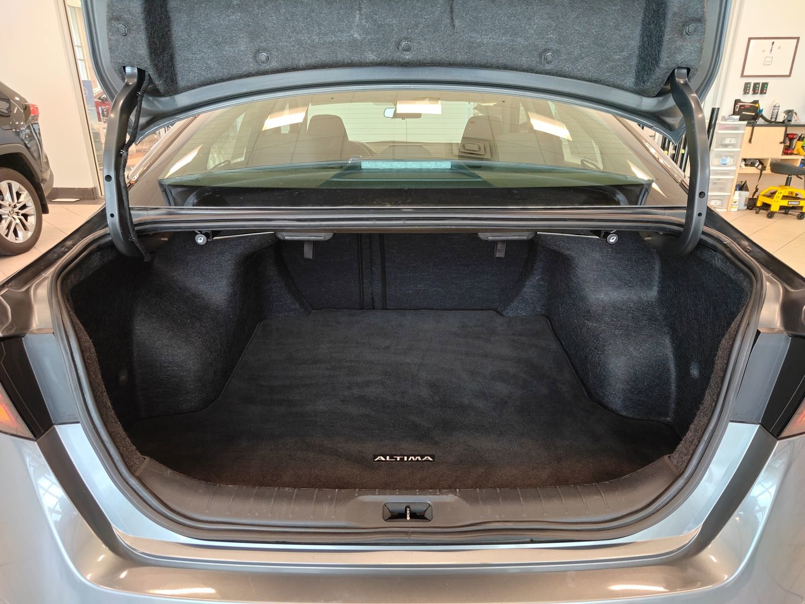 Used 2024 Nissan Altima 2.5 SV image 15