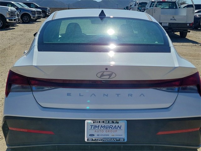 New 2025 Hyundai Elantra SE image 19